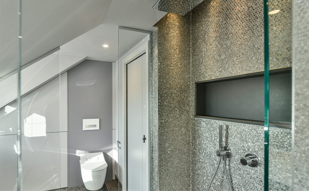 15 Ensuite mosaic bathroom