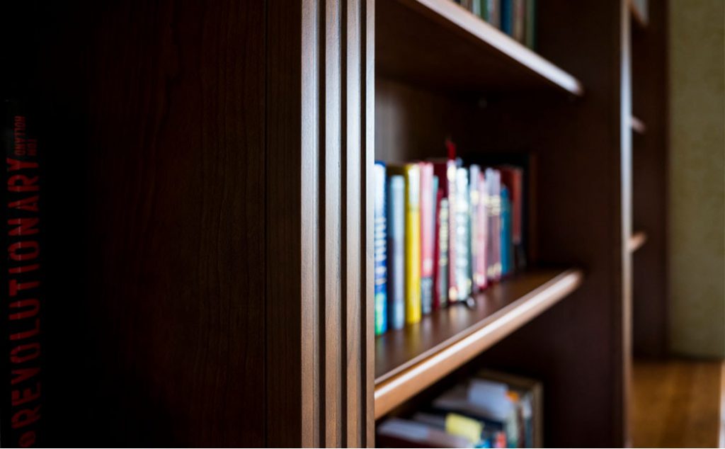 3.Book Case Detail